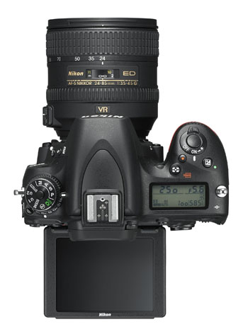 Nikon D750, reflex full frame top e LCD open
